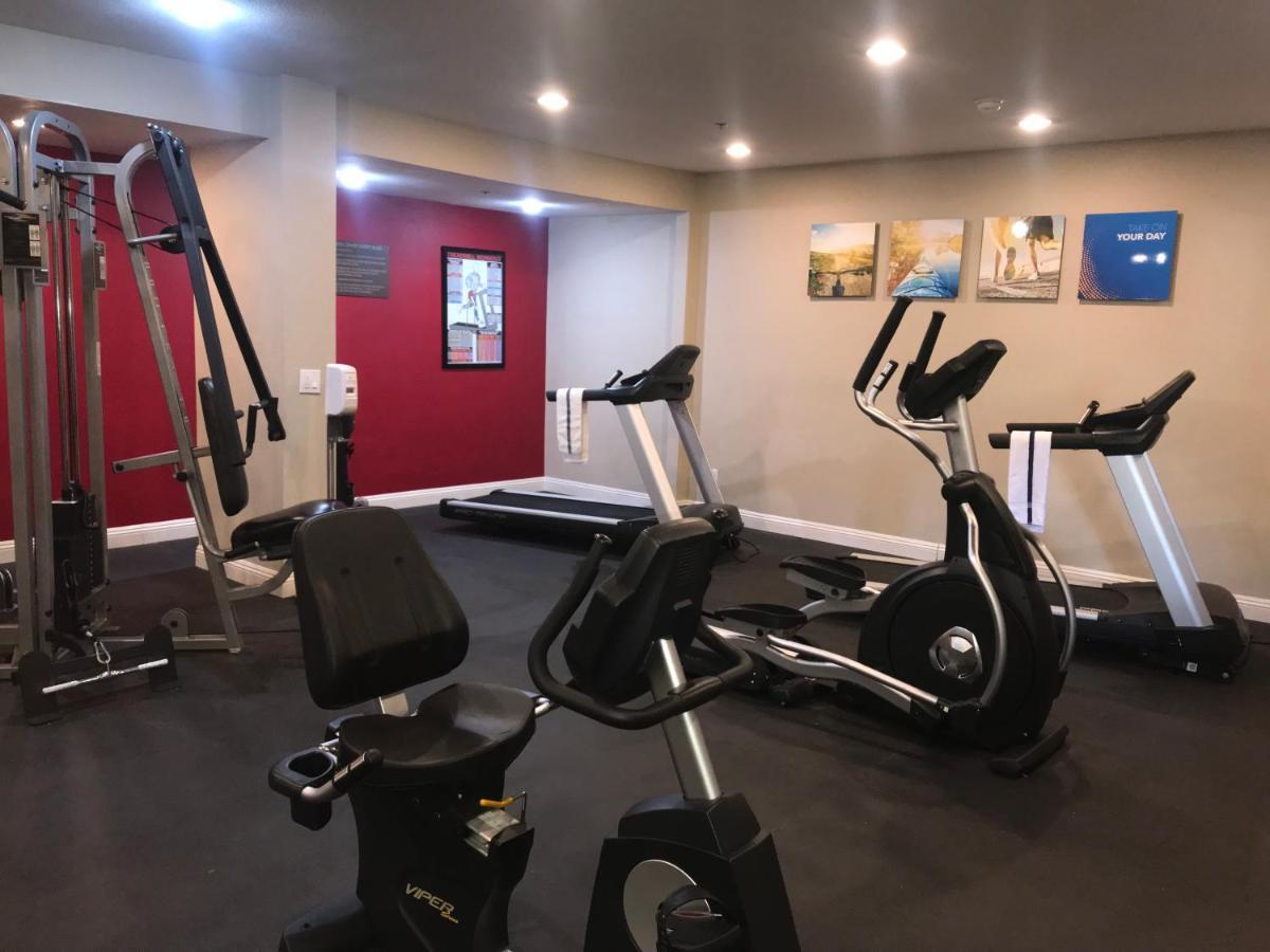 Comfort Inn & Suites Orange County John Wayne Airport Santa Ana Esterno foto