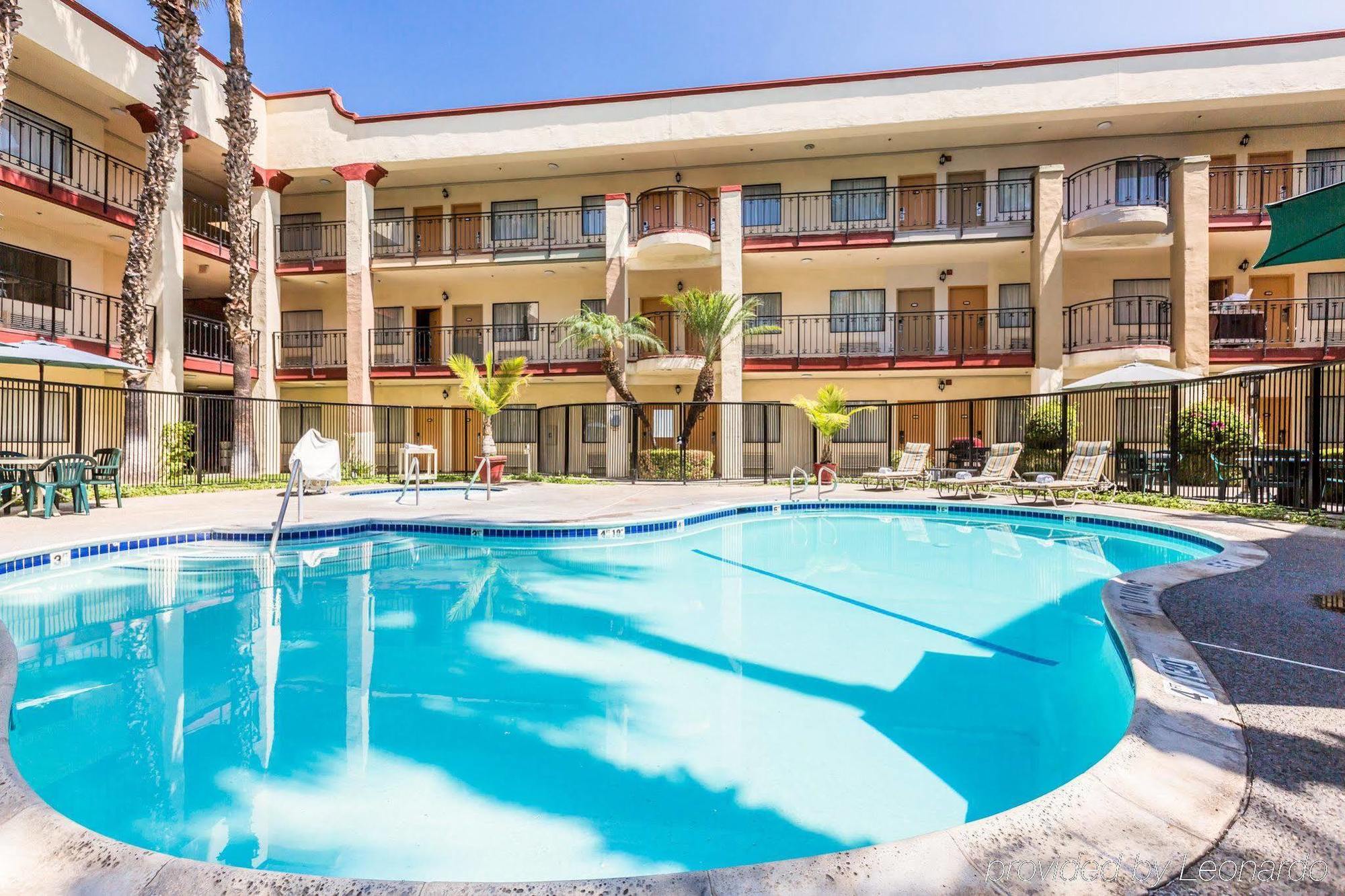 Comfort Inn & Suites Orange County John Wayne Airport Santa Ana Esterno foto