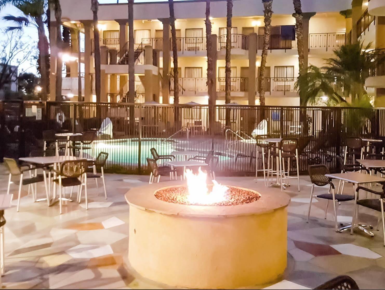 Comfort Inn & Suites Orange County John Wayne Airport Santa Ana Esterno foto