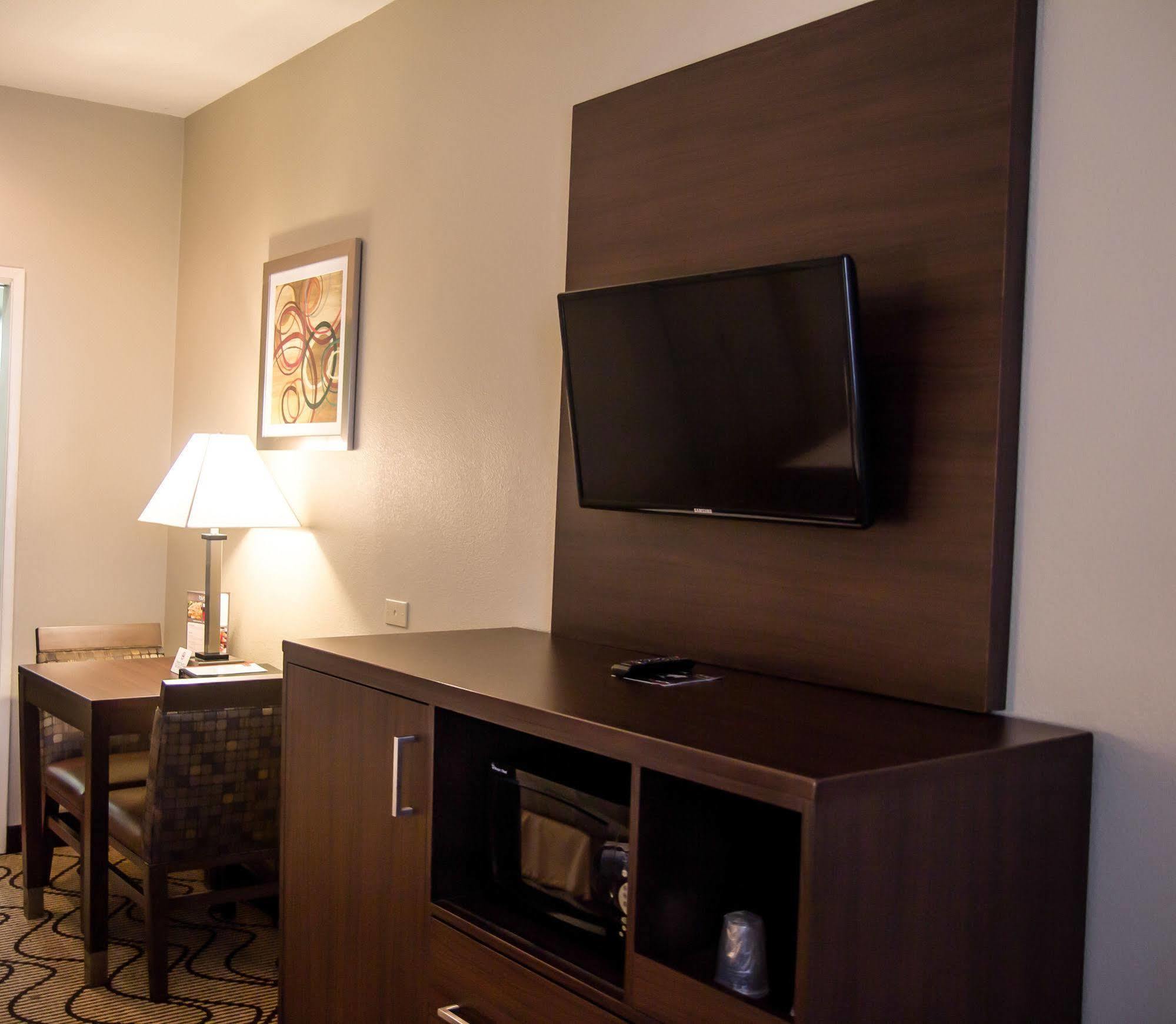 Comfort Inn & Suites Orange County John Wayne Airport Santa Ana Esterno foto
